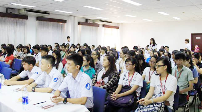 Sinh viên sôi nổi tìm hiểu về AEC ảnh 4